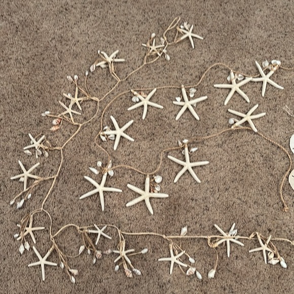 Christmas Tree Seashell Starfish Sand Dollar Ornaments and Garland - Picture 4 of 8